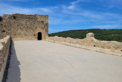 Vue de la terrasse du Castellas à Uchaux - Agrandir l'image 9 sur 12, fenêtre modale