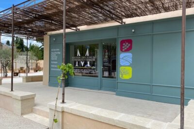 Devanture de la boutique de la Maison des vins - Agrandir l'image 3 sur 6, fenêtre modale