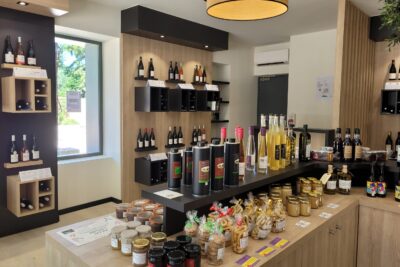 Présentation des produits en vente à la Maison des vins - Agrandir l'image 2 sur 6, fenêtre modale